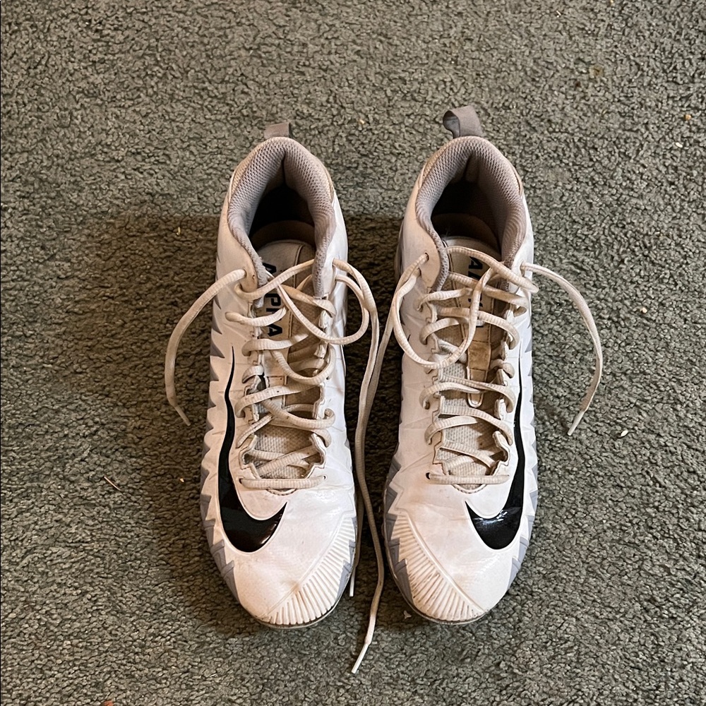 Nike Alpha Size 9.5 White and Black Football Cleats